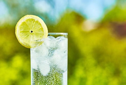 哪种解渴方式最有效?喝冰苏打水