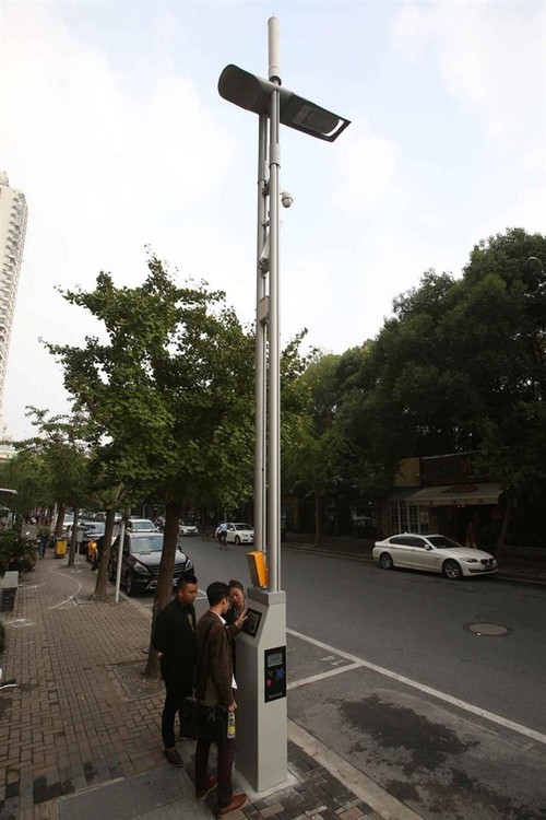 上海装了一批超牛路灯：有Wi-Fi 还能给汽车充电