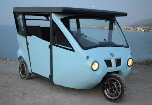 多了一个太阳能面板 这款三轮电动车顿时高大