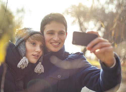 欧盟:16岁以下不得使用社交网络 需家长同意|数