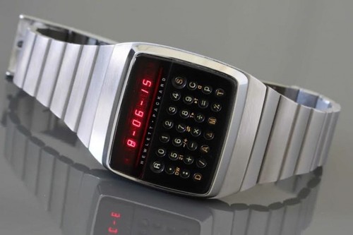 世界第一块智能手表,比Apple Watch酷多了